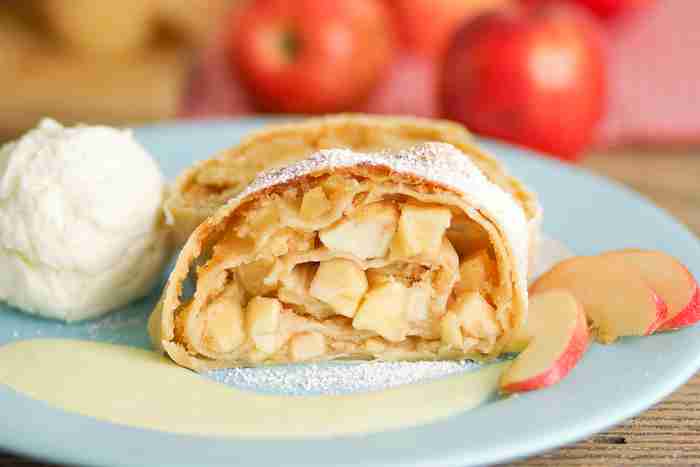 bake apple strudel