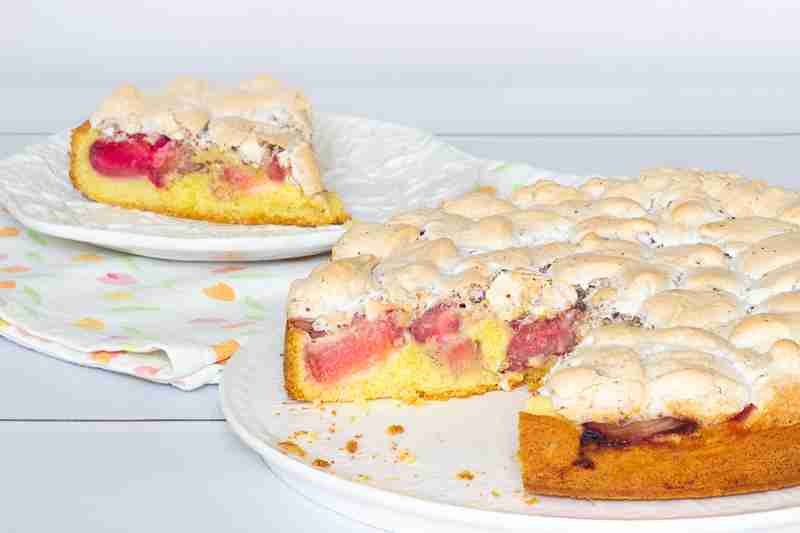 rhubarb meringue cake