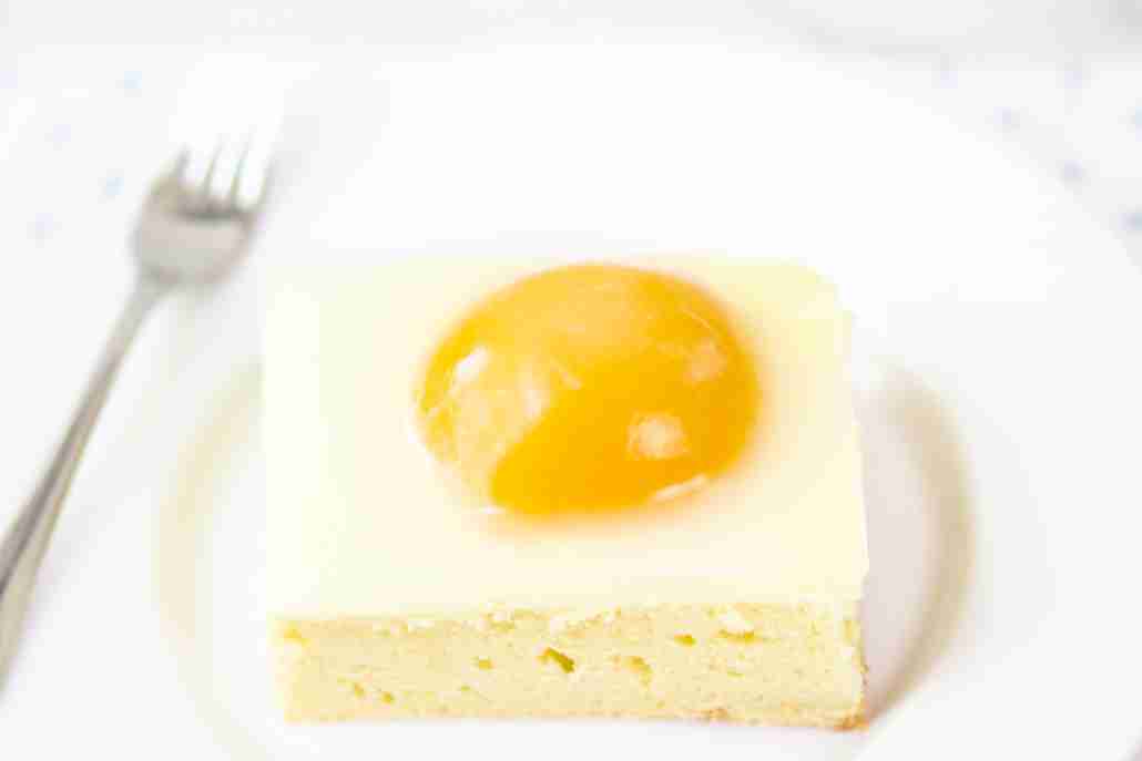 Easter cake that looks like fried eggs
