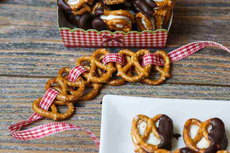 pretzel necklace diy